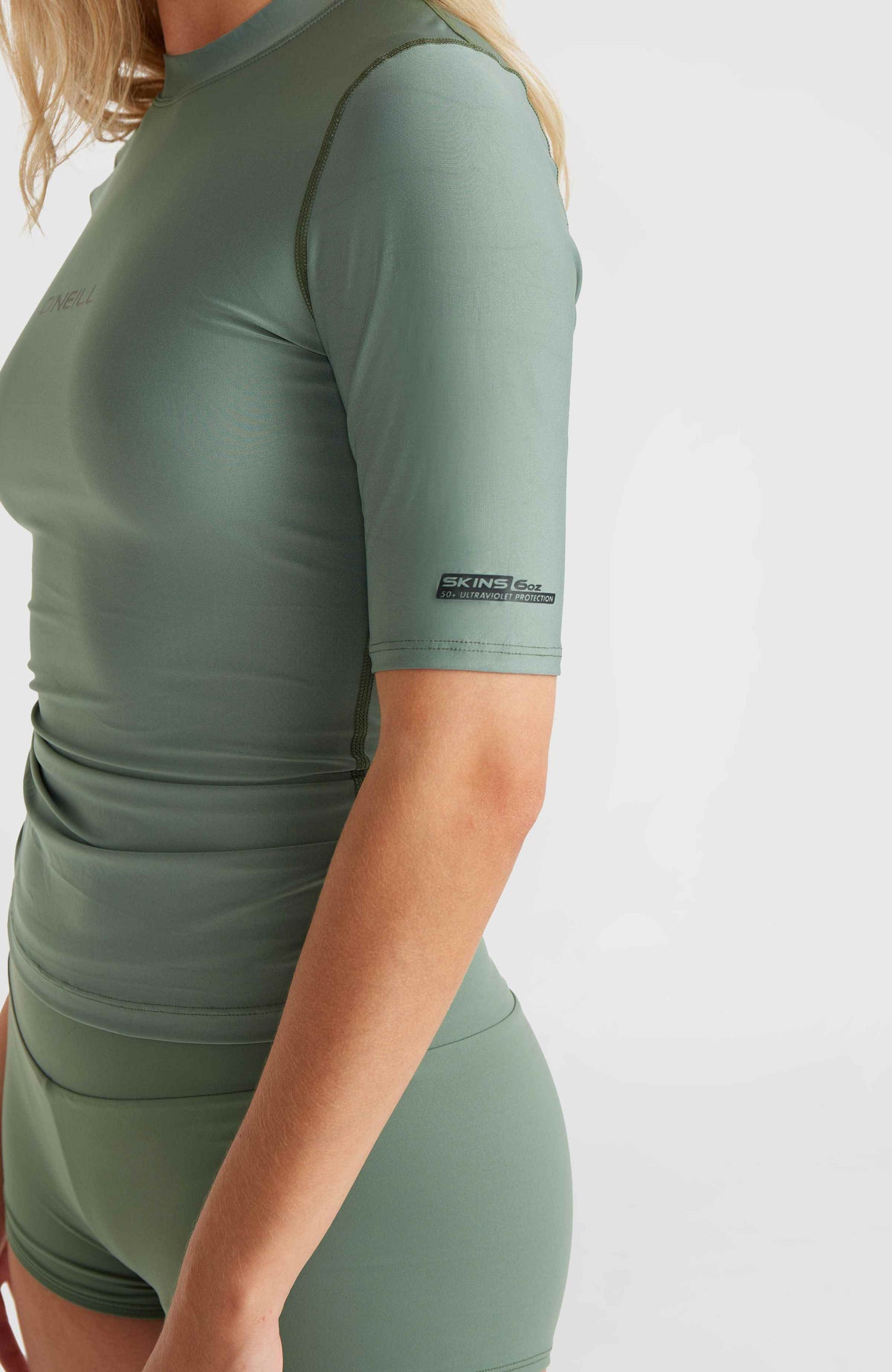 Essentials Bidart Shortsleeve-Schwimmshirt | Lily Pad