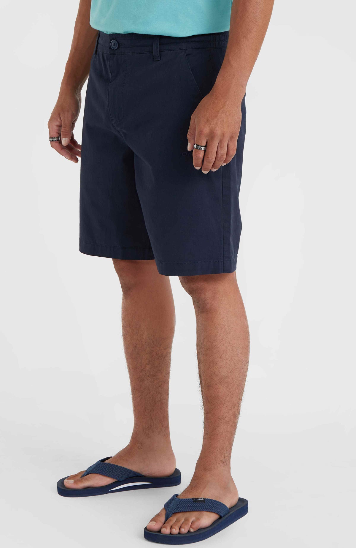 Essentials Chino-Shorts | Outer Space