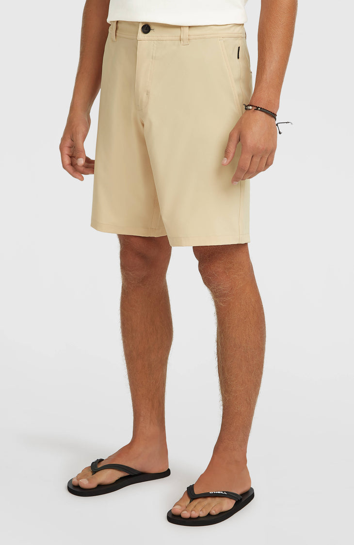 Hybrid 19" Shorts | Cocoa Sand