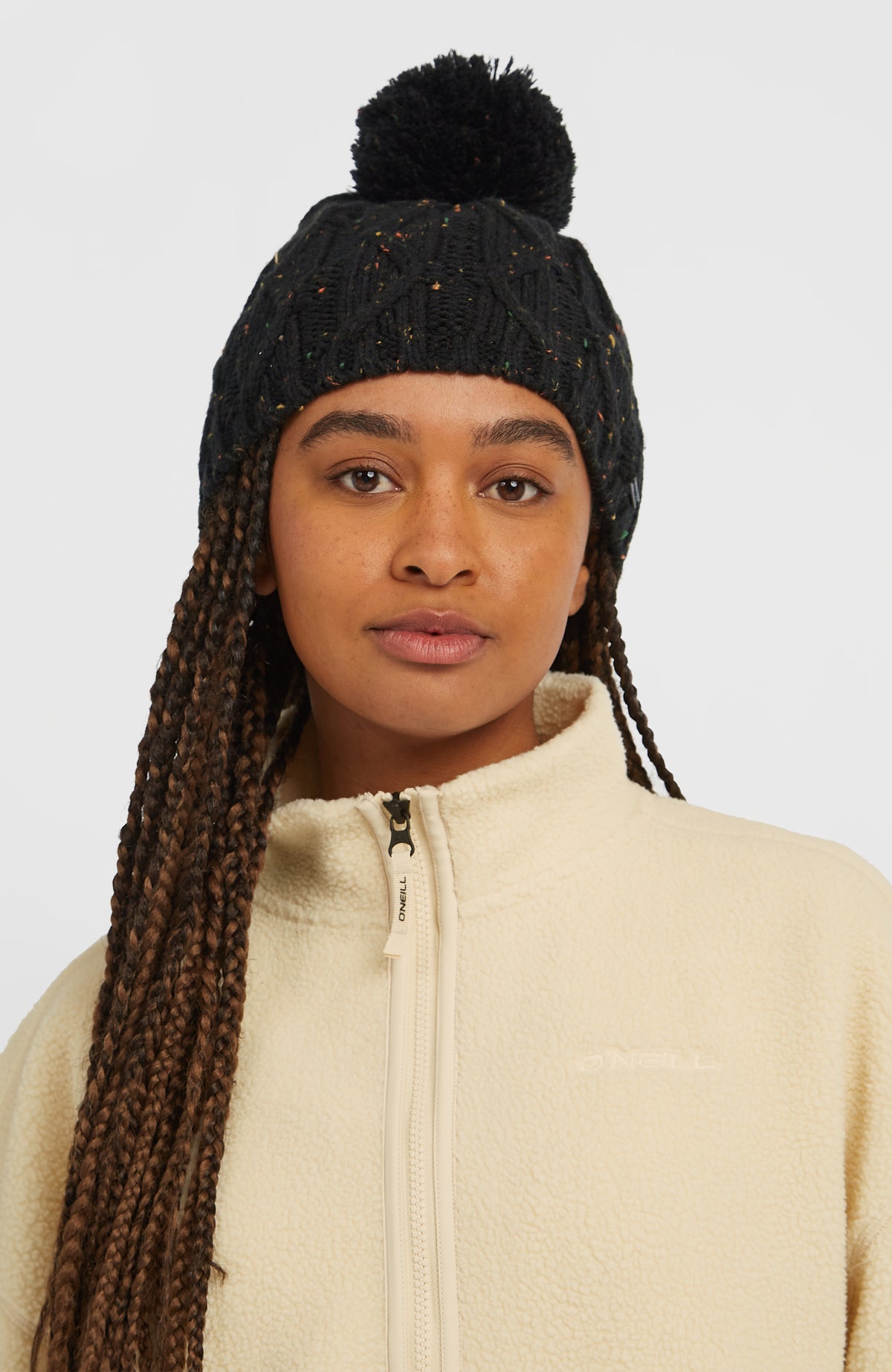 Nora Mütze | Black Out