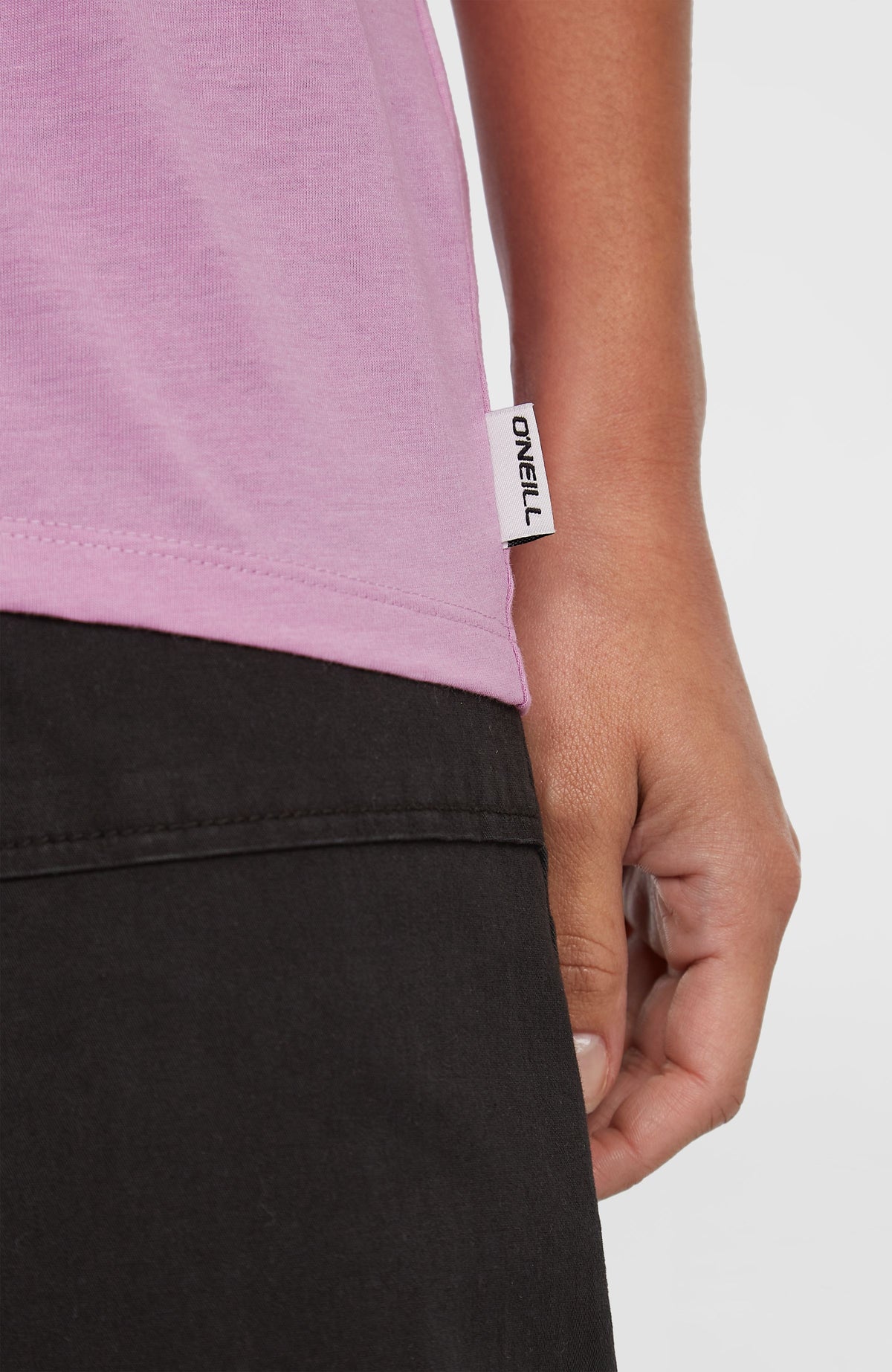 Essentials T-Shirt mit V-Ausschnitt | Violet Tulle