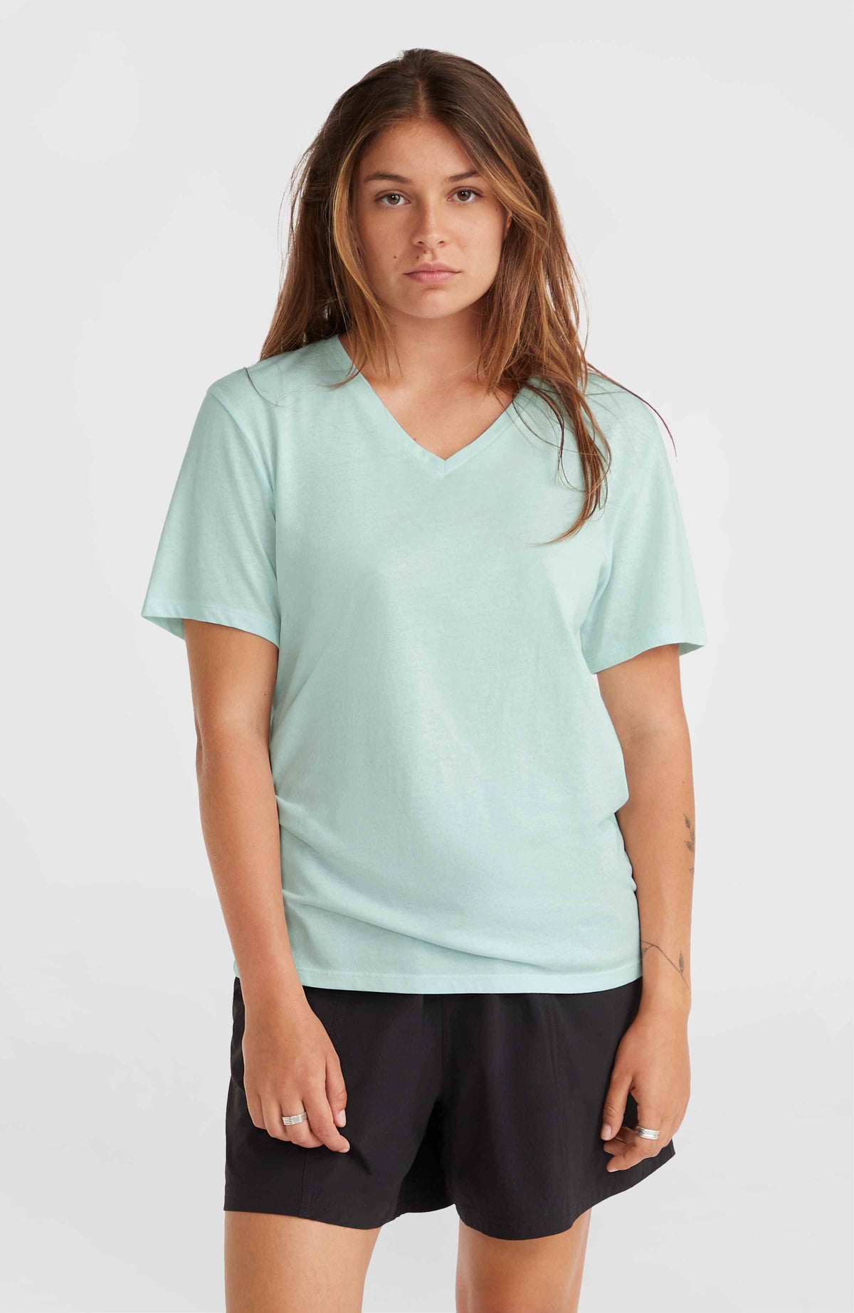 Essentials T-Shirt mit V-Ausschnitt | Soothing Sea