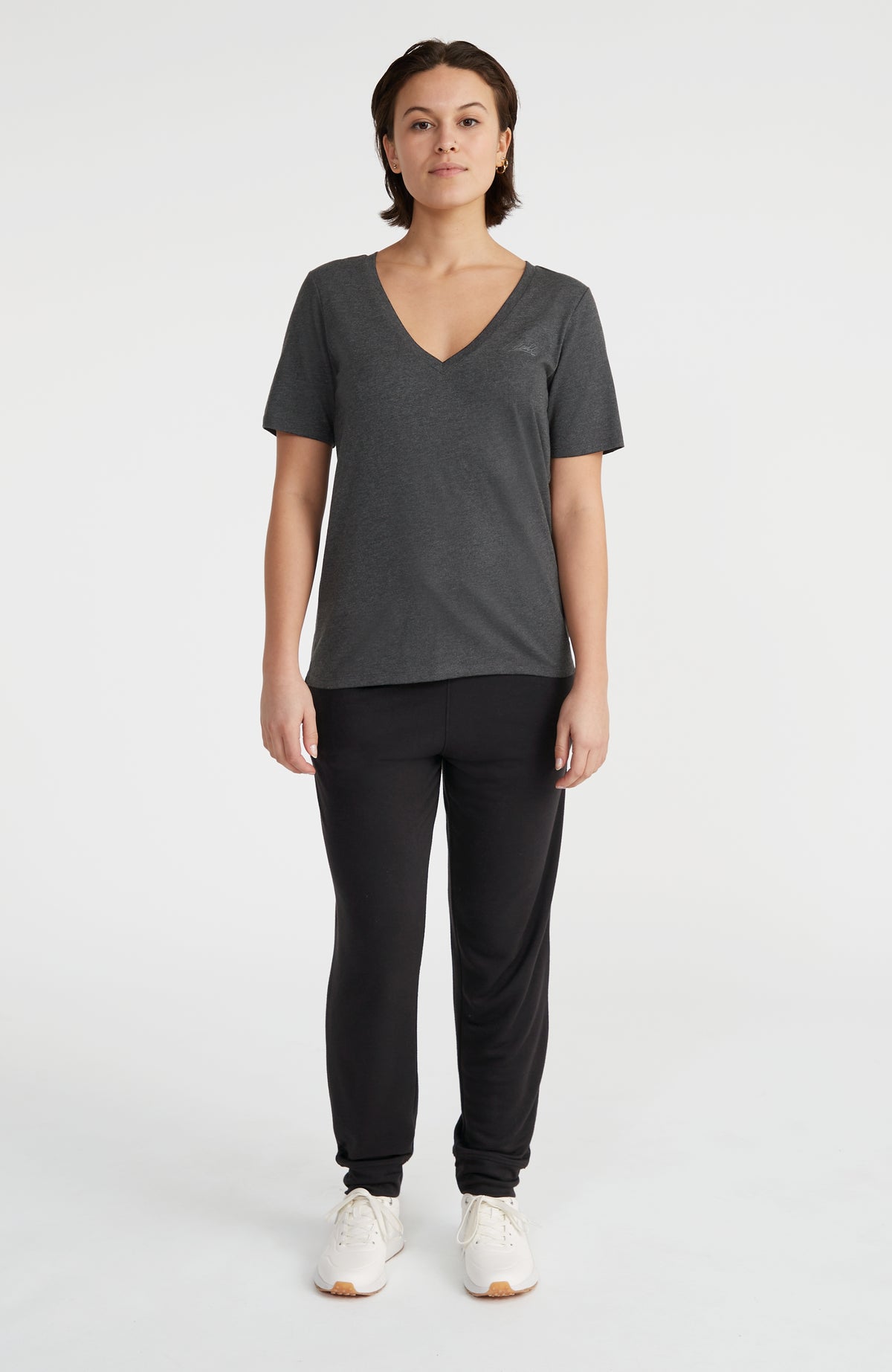 Essentials T-Shirt mit V-Ausschnitt | Black Out