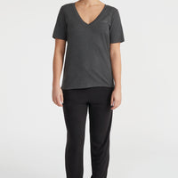 Essentials T-Shirt mit V-Ausschnitt | Black Out